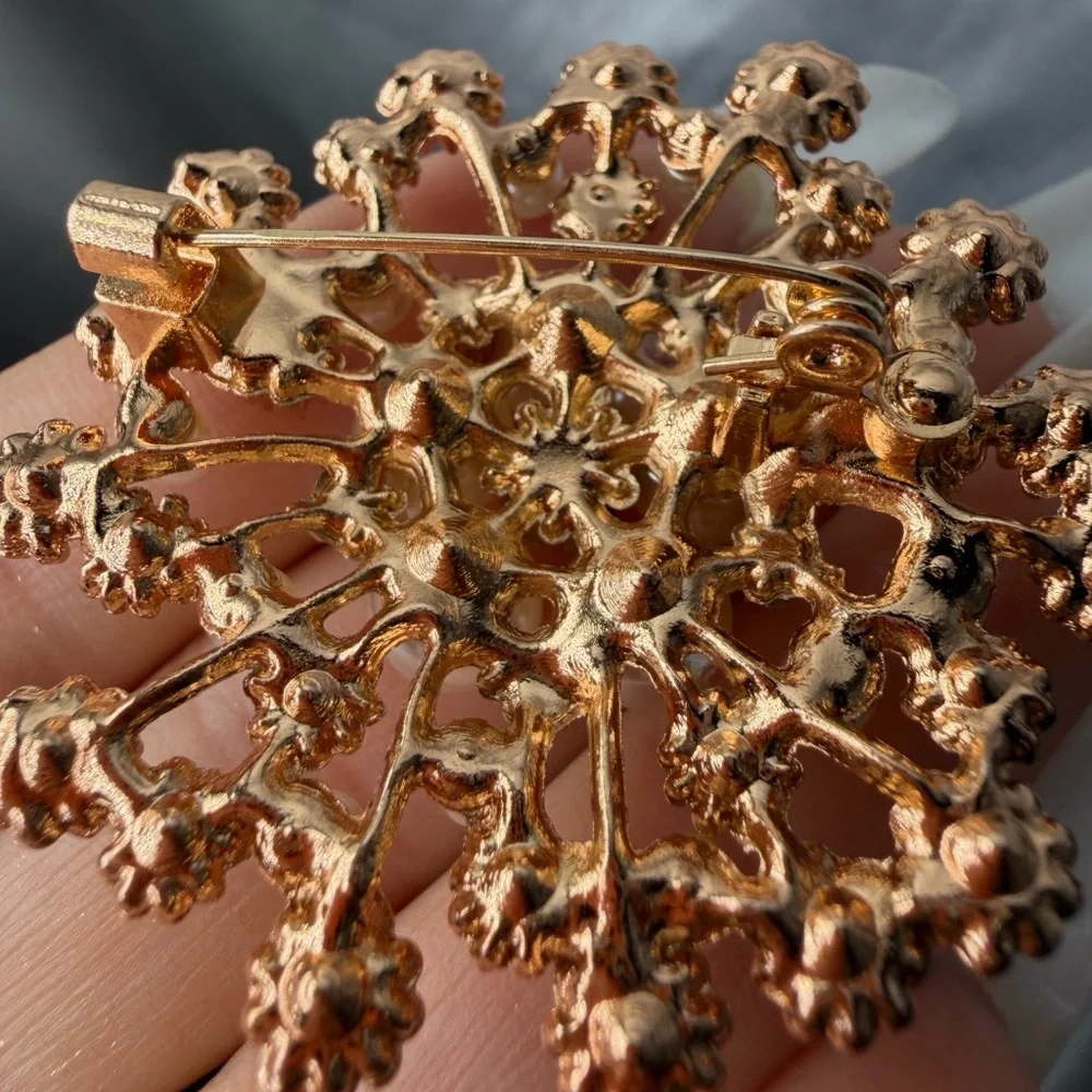 Pearl Crystal Flower Brooch Gold Tone Vintage Style